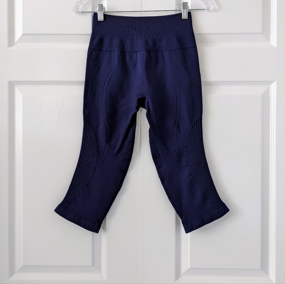 Lululemon Flow & Go Blue Cropped Leggings | Size *S/M* - Picture 9 of 12